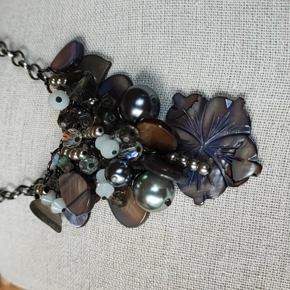 Purple Carved Purple Mother of Pearl Crystal Faux Pearls Bauble Opaline Necklace - Picture 6 of 9